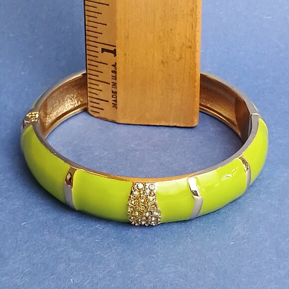 Celery Green Gold Tone Enamel Hinge Clamper Bangle Bracelet Fashion Casual - Picture 2 of 5